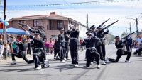 Con un gran desfile, barrio Mosconi rindió homenaje al General José de San Martín