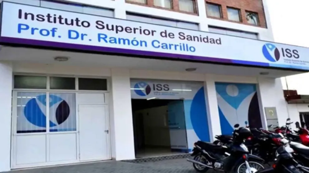 Se graduaron en enfermería, pagaron 36 millones de pesos y la institución no les da el título