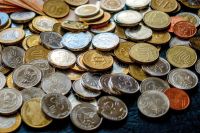 Una receta para combatir la inflación: algunas monedas de 10 centavos se venden a 15 mil pesos