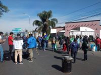 Municipales realizan una Asamblea y hay corte de tránsito total en Avenida Paraguay     
