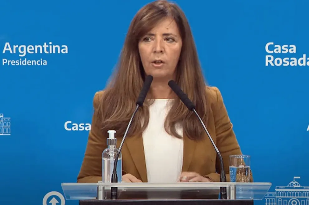 Denunciaron a Gabriela Cerruti tras vincular al partido de Javier Milei con los saqueos