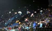 Lluvia de peluches en el fútbol salteño: en que estadio de la ciudad se replicará la iniciativa de origen europeo