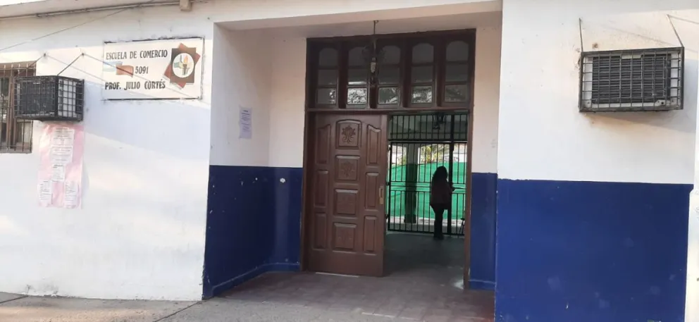 Varios alumnos de una reconocida escuela se enfrentaron en una terrible pelea