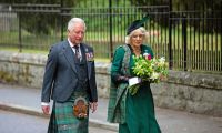 Así disfrutan Carlos III y Camilla de su descanso en Balmoral: claves e incógnitas del verano real
