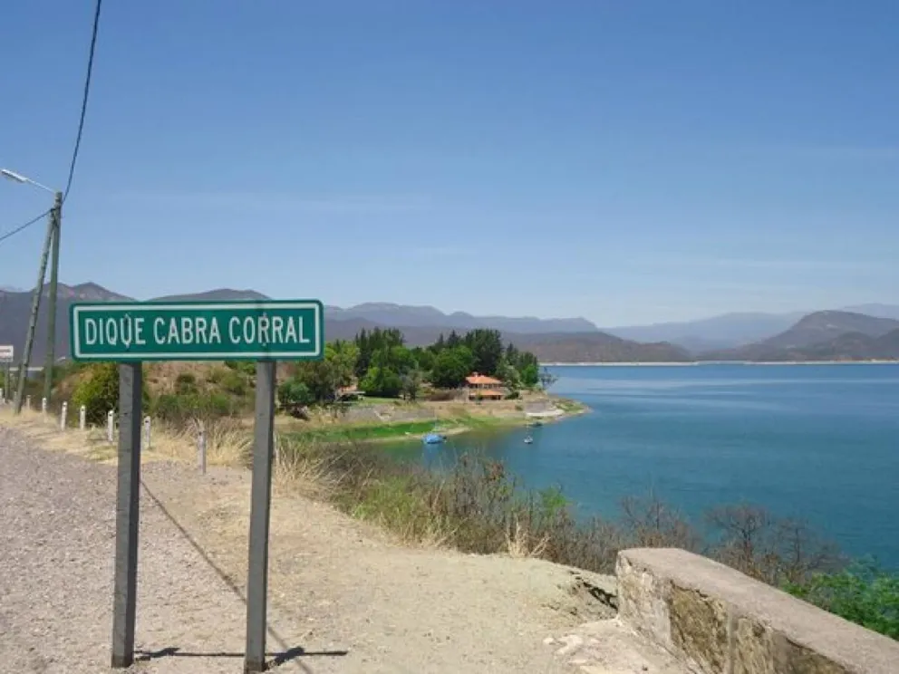 Conmoción en Cabra Corral: un pescador perdió la vida mientras estaba en un catamarán 