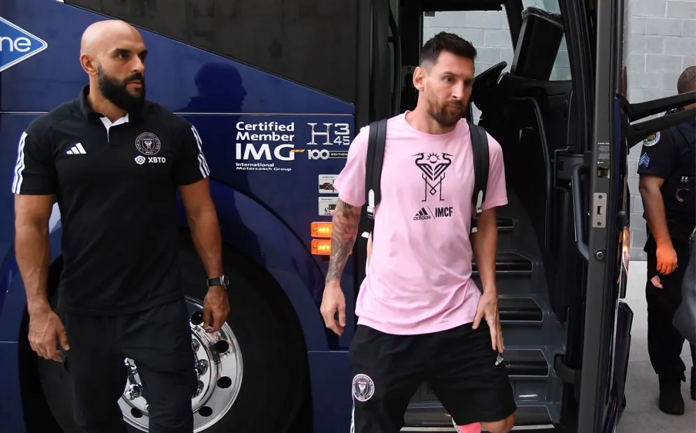 Asfixiante presencia: el video viral de la manera en la que Messi es protegido por su guardaespaldas 