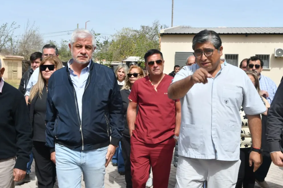 Pablo Outes defendió el sistema de salud pública en su recorrido por los hospitales "Oscar Costas" y  "Enrique Romero"