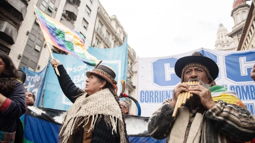 Racismo en TV: masivo repudio al programa de Fabián Doman por burlarse de dos personas de una comunidad originaria  