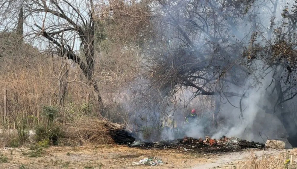 Alarma y preocupación entre los vecinos por un principio de incendio en un terreno baldío