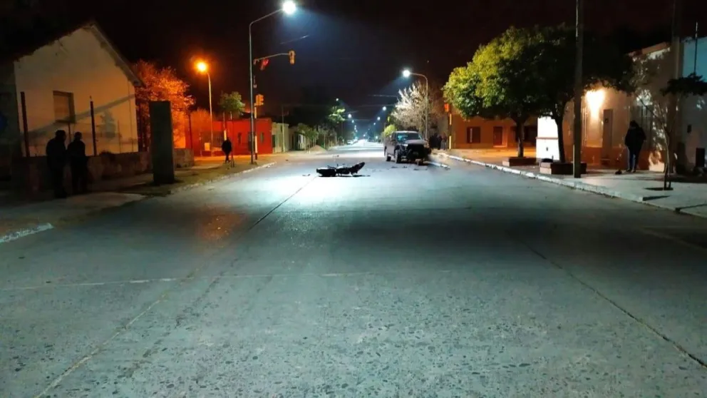 Terrible sinistro vial: un motociclista murió tras chocar brutalmente contra un camión