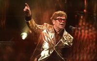 Elton John sufrió un accidente doméstico y fue internado de urgencia: cómo se encuentra