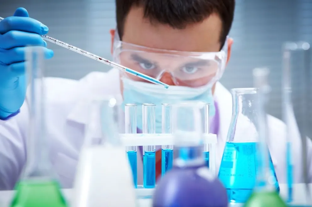 La Asociación Bioquímica pretende cobrar un plus a los afiliados de obras sociales