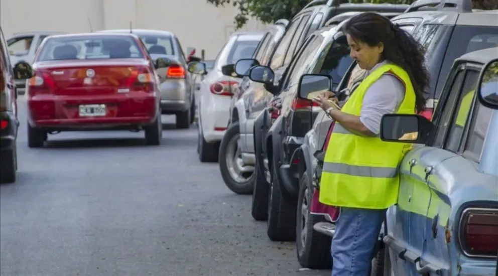 Escándalo con los estacionamientos en la ciudad: permisionario reconoció que se manejan en el marco de lo ilegal