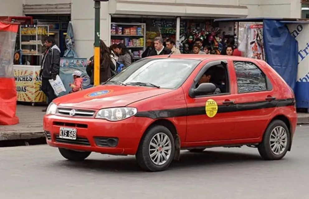 Los conductores de taxis y remises  critican la nueva identificación obligatoria con los pasajeros