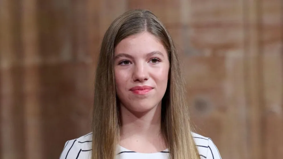 La Infanta Sofía lo echará de menos y se despide de él entre juegos y caricias