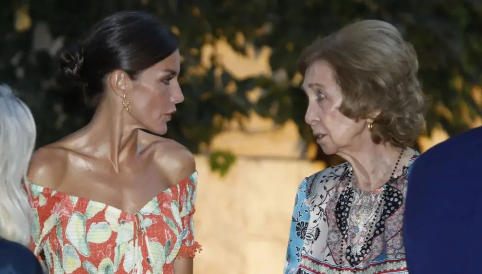 Así fueron las penosas burlas que sufrió la reina Letizia por parte de Juan Carlos I y la reina Sofía: “no la querían”
