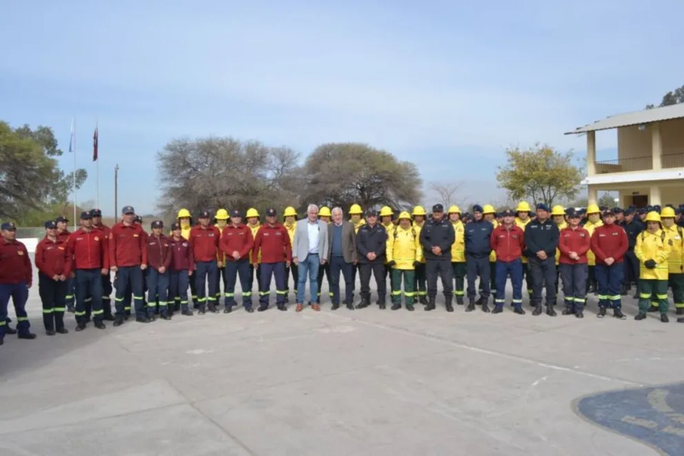 Bomberos de la Policía más fortalecidos tras la entrega de una autobomba y más equipamiento