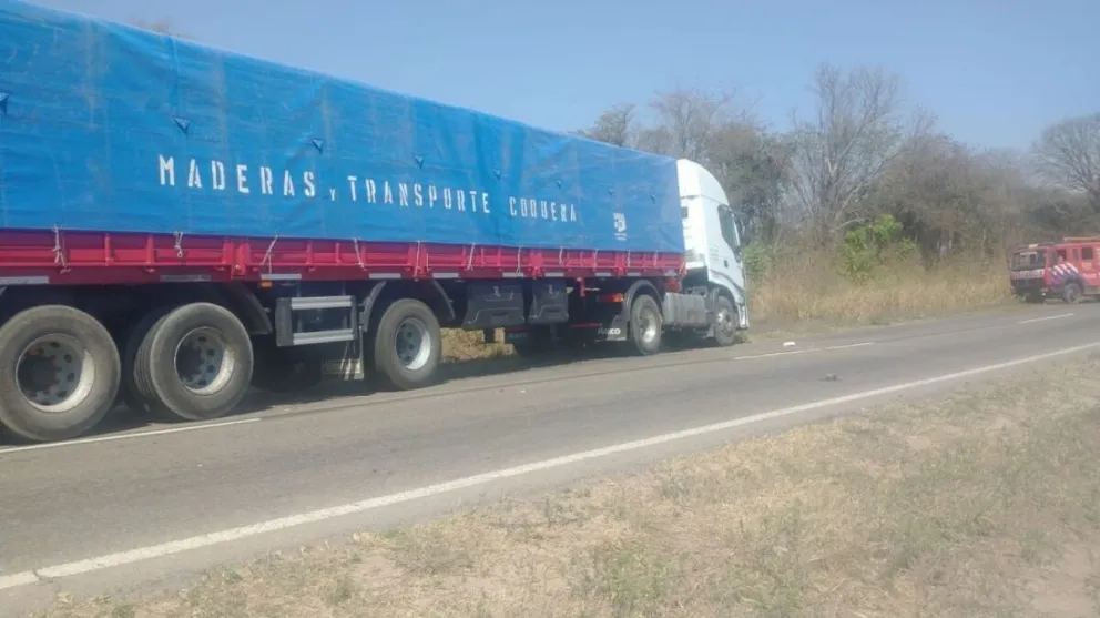 Terrible accidente: murió un motociclista tras ser embestido por un camión de carga