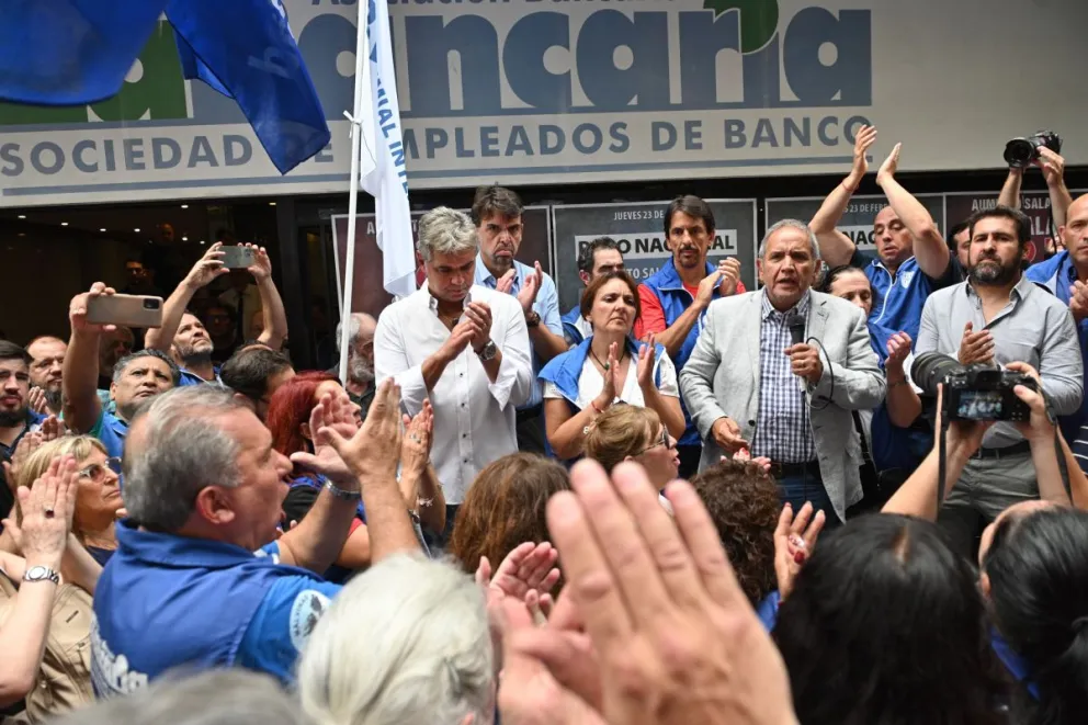 Nuevamente, los bancarios acordaron un importante aumento salarial y le empataron a la inflación