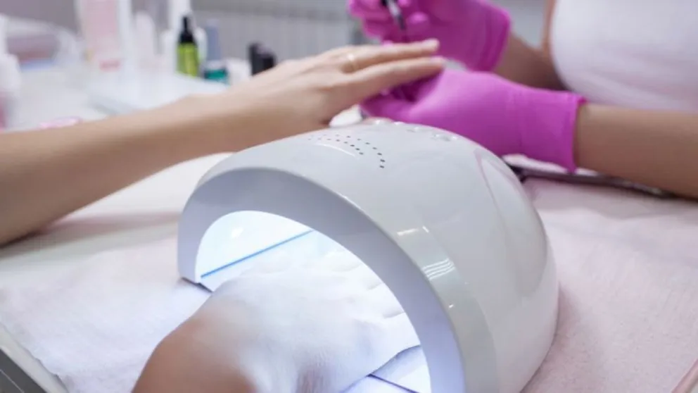 Los impactantes tips que debes saber si usas esmalte semipermanente: le salvarán la vida a tus uñas