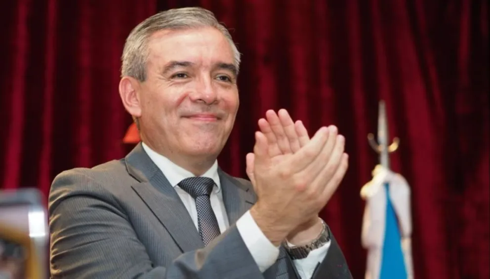 El video viral en Orán de Pablo González: más talento en el canto que como intendente