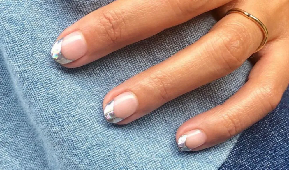Increíble manicura francesa metalizada: descubrí cómo hacer el mejor nail art en tu casa