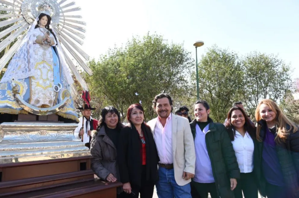Tras su visita, inicia el retorno de las imágenes del Señor y la Virgen del Milagro de Casa de Gobierno     
