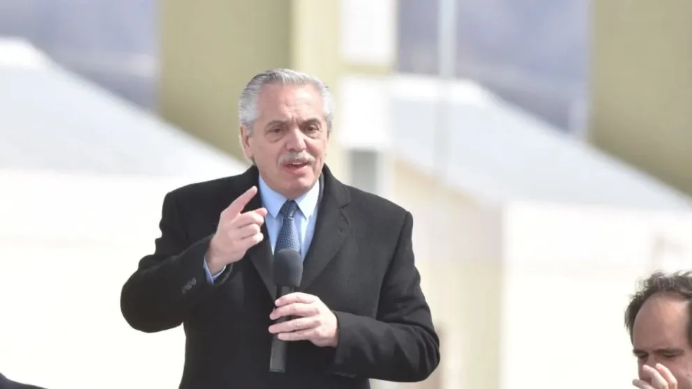 Alberto Fernández apuntó contra Javier Milei y lo tildó de “negacionista”