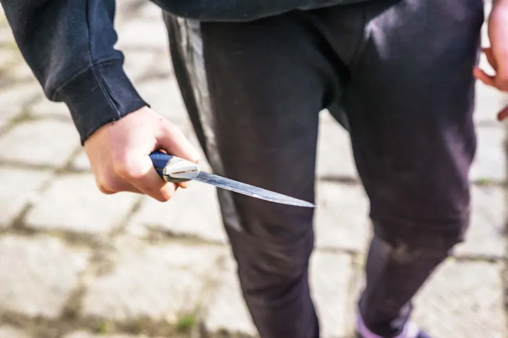 Un hombre entró a la casa de su expareja y apuñaló a su nuevo novio