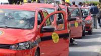 Los taxistas y remiseros  salteños se manifiestan en contra de Uber