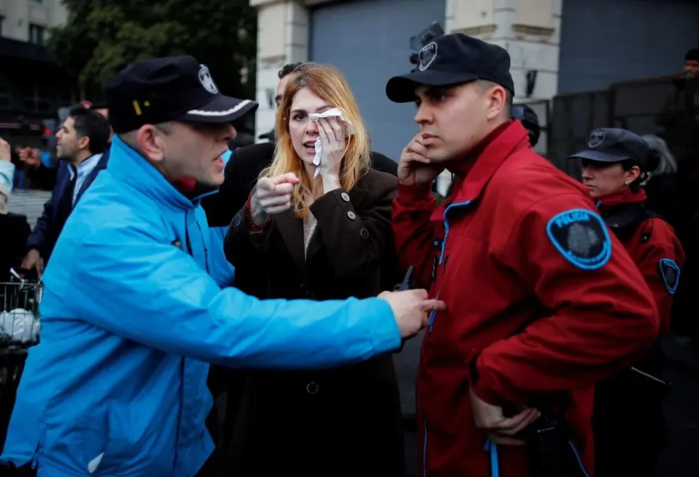 Atacaron con nafta a Lilia Lemoine, candidata de Javier Milei, en la puerta de la Legislatura