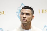 Cristiano Ronaldo criticado al hacer esto con su medalla tras perder el clásico en Arabia