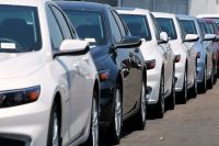 El gobierno anunció un acuerdo que congela el valor de algunos modelos de autos por dos meses