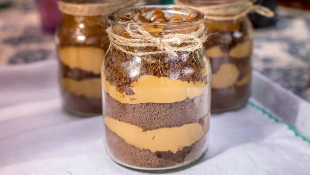 Chocotorta en vasos: una opción fácil, rápida y muy económica para la hora del postre