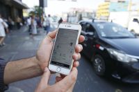 Conflicto con Uber: proponen crear una aplicación para taxis en Salta