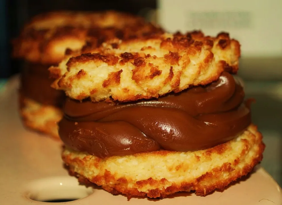 Alfajores de coco y dulce de leche, el paso a paso para hacerlos en casa y que no te falten
