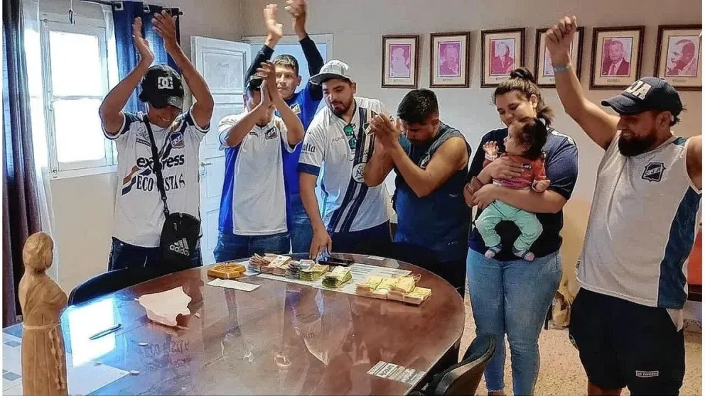 Los hinchas de Juventud Antoniana recaudaron un millón de pesos y lo donaron al club