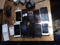 Demoraron a un hombre que robó golosinas en Tartagal, descubrieron que llevaba 22 celulares encima