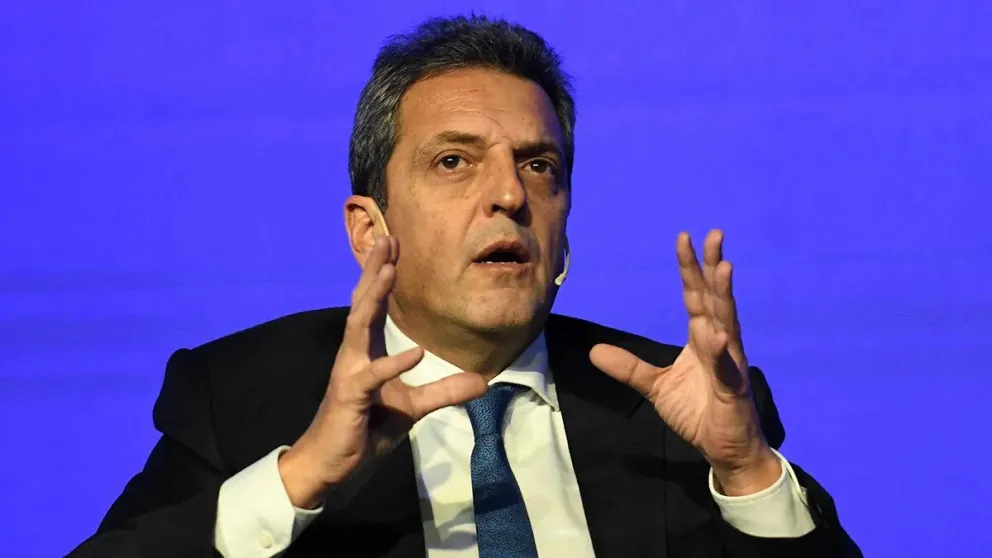 Sergio Massa anunció que sortearán autos y motos entre los ciudadanos que utilicen tarjetas de débito
