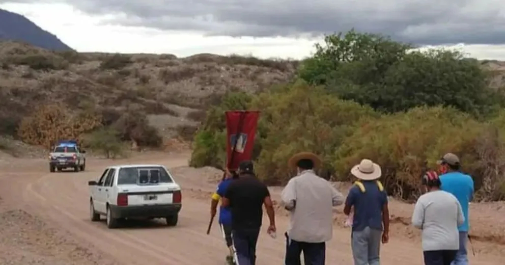 Peregrinos de San Carlos continúan su caminata al Milagro con determinación
