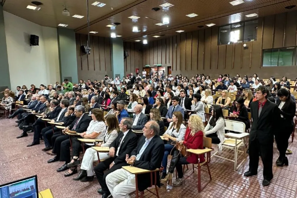 UNSa: obtuvieron sus títulos los primeros 16 médicos egresados en Salta