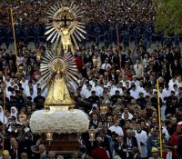 Con las imagenes del Señor y la Virgen del Milagro, se celebra la renovación del Pacto de Fe en el Monumento 20 de febrero