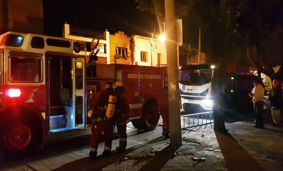 Una pareja de ancianos salteños fue rescatada de un incendio por sus vecinos     