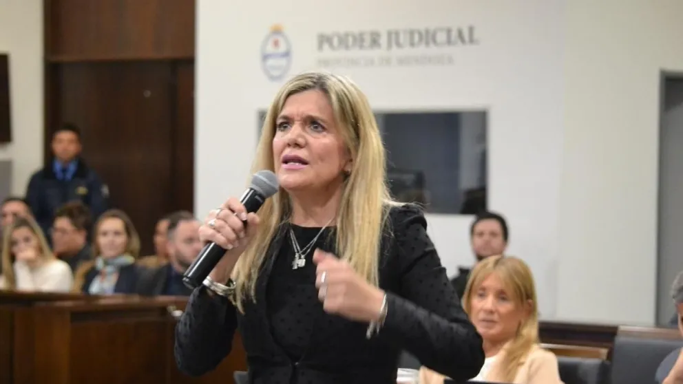 Mendoza: un preso intentó apuñalar a una fiscal durante el juicio y ella se defendió con gas pimienta