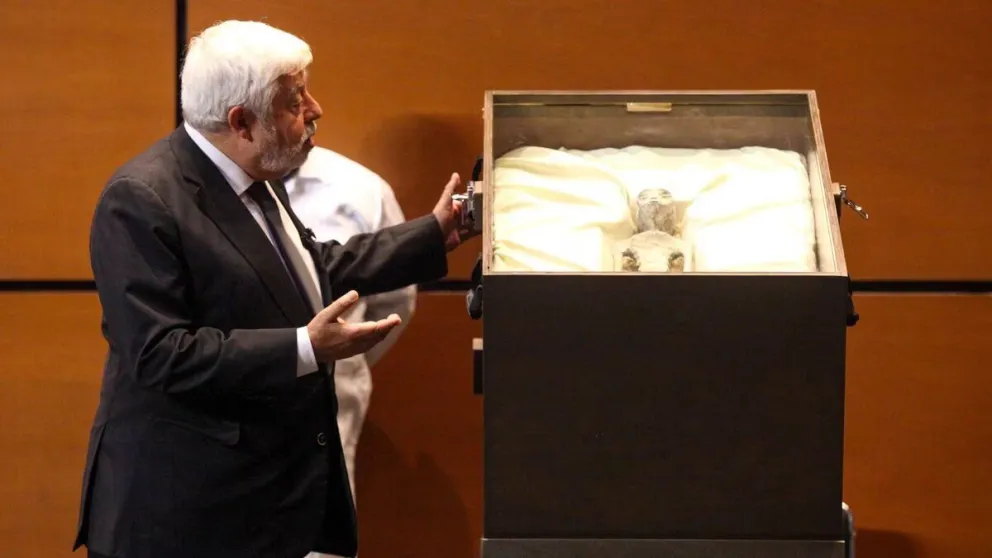 En el Congreso de México mostraron cadáveres extraterrestres "no humanos" de más de 1.000 años