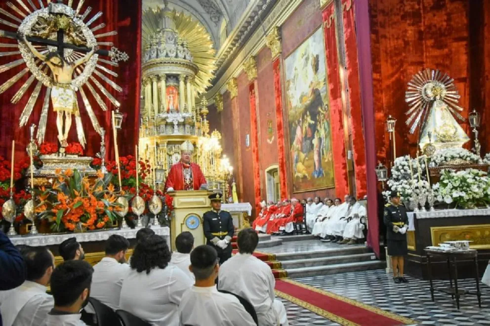 Emotiva homilía en el Triduo del Milagro: "Para poder amar de verdad conviene desprenderse de todas las cosas y sobre todo de uno mismo"