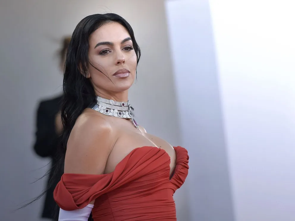 Uno por uno: todos los increíbles looks de Georgina Rodríguez en el videoclip de Sebastián Yatra