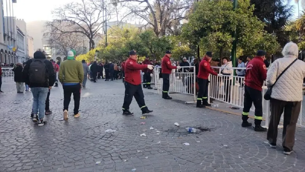 Milagro en Salta: vallaron la entrada a la Catedral para el inicio de la Misa Estacional