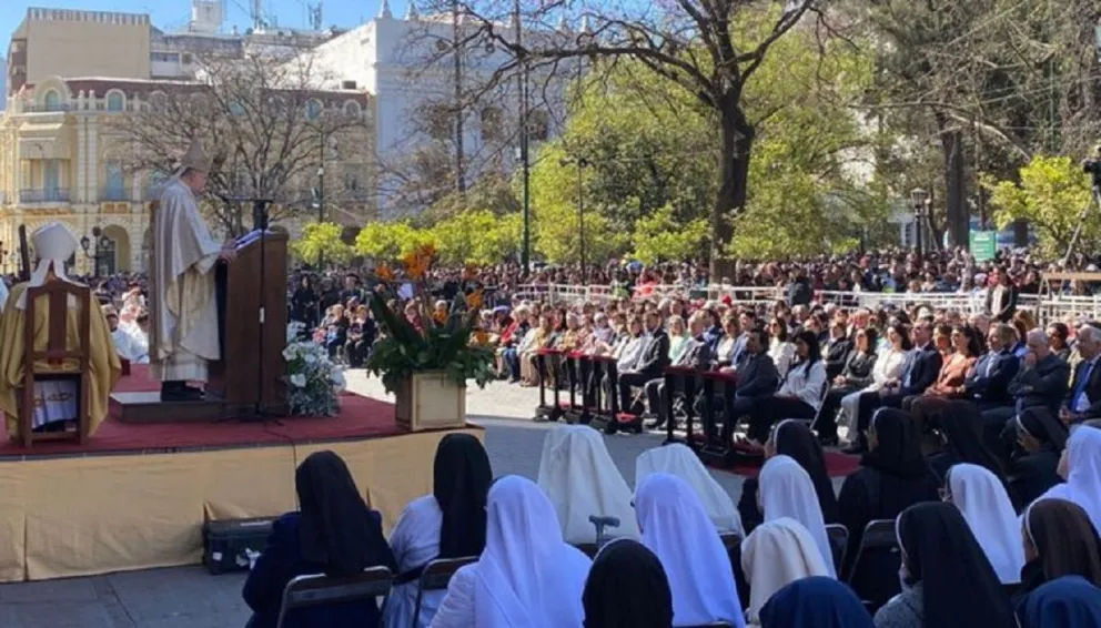 Salta vive el Milagro: en la Misa Estacional, el nuncio apostólico dijo que la fe en Cristo "trae cosas maravillosas"