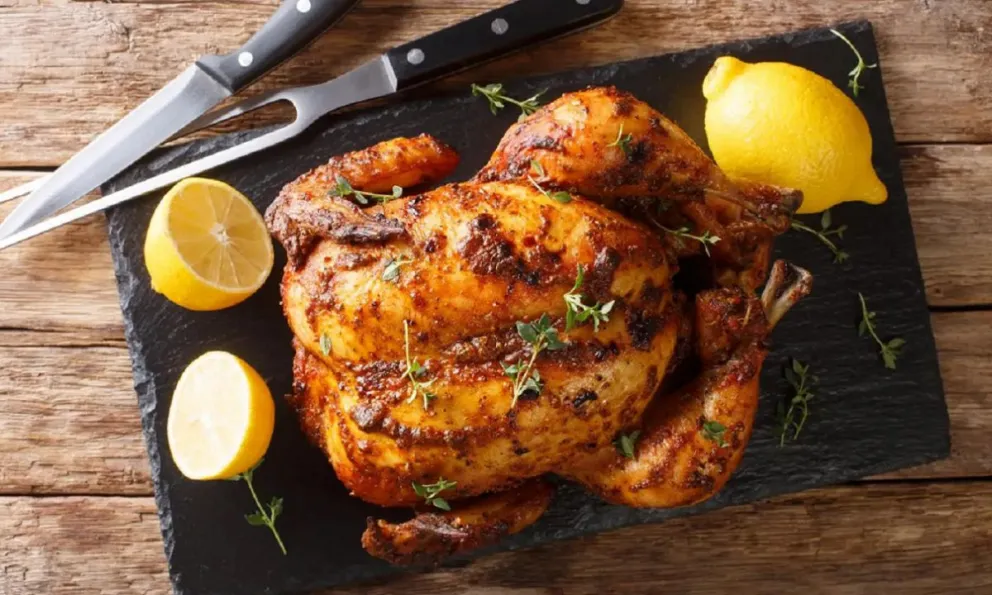 Cociná el mejor pollo a la sal con esta increíble receta: súper crujiente, fácil y económico